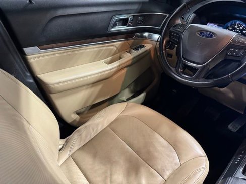 Used 2017 Ford Explorer Limited image 26