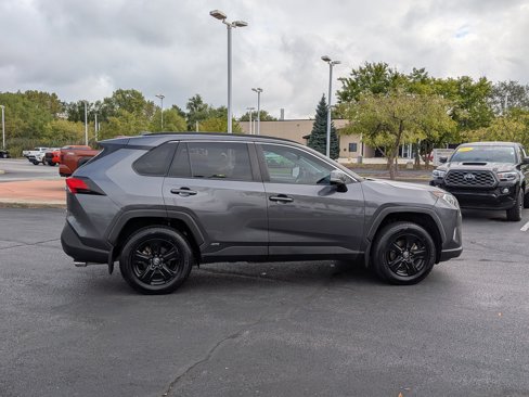 Used 2021 Toyota RAV4 XLE image 9