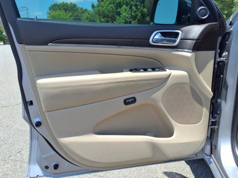 Used 2018 Jeep Grand Cherokee Overland image 4