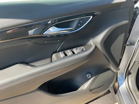 Used 2022 Buick Envision Essence w/ Sport Touring Package image 18