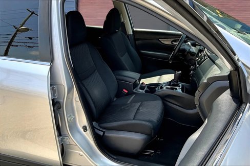 Used 2019 Nissan Rogue SV image 6