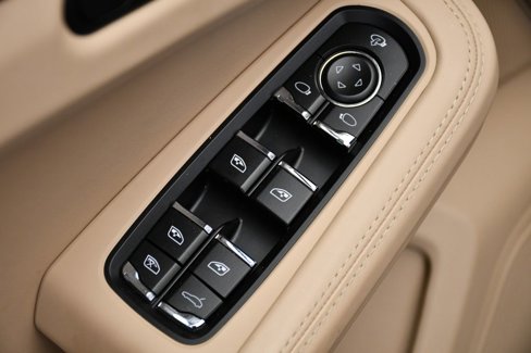 Certified 2023 Porsche Macan image 37