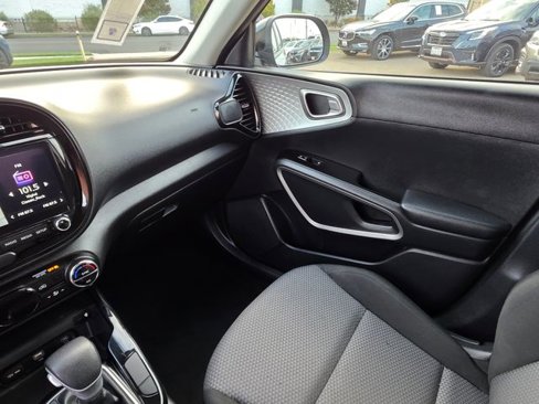 Used 2023 Kia Soul S image 31