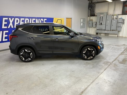 Used 2024 Kia Seltos SX w/ SX Sunroof Package image 8