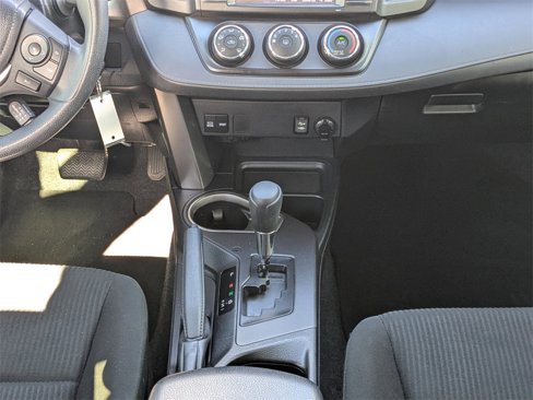 Used 2018 Toyota RAV4 LE image 18