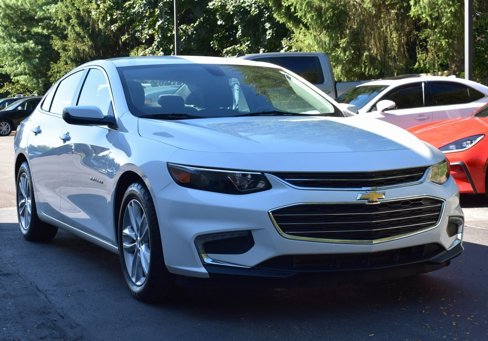 Used 2017 Chevrolet Malibu LT image 1