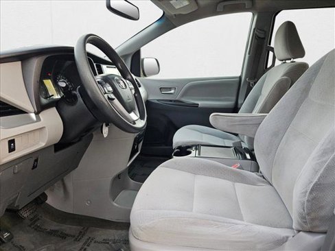 Used 2015 Toyota Sienna LE image 15