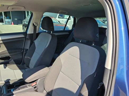 Used 2016 Volkswagen e-Golf SE image 17