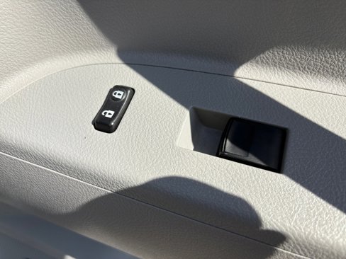 Used 2013 Toyota Highlander Limited image 31