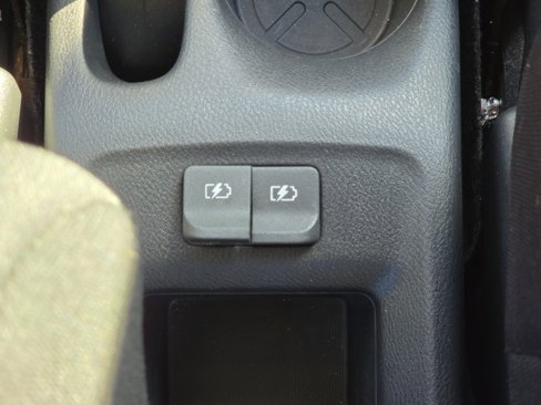 Used 2018 Nissan Kicks S image 36