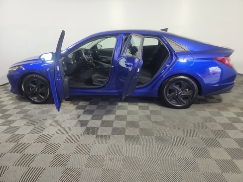Used 2022 Hyundai Elantra Blue image 15