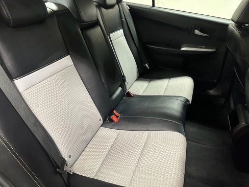 Used 2014 Toyota Camry SE image 29