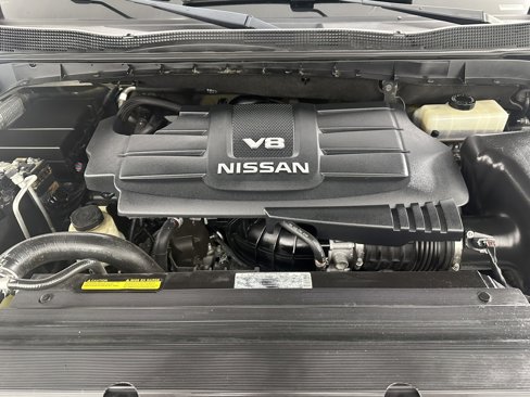 Used 2017 Nissan Titan SV image 10