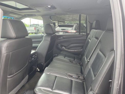 Used 2018 Chevrolet Suburban LT image 8