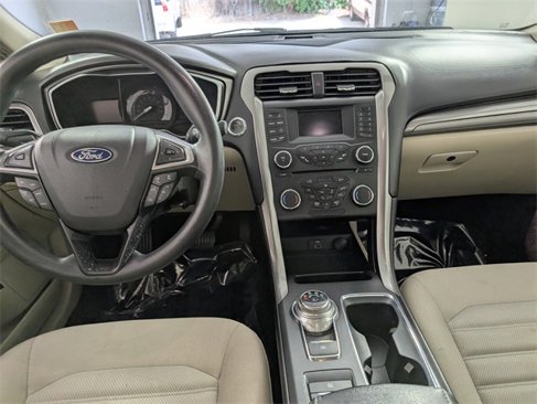 Used 2017 Ford Fusion SE image 19