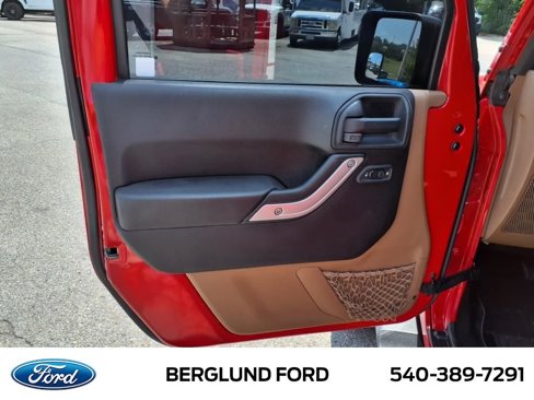 Used 2014 Jeep Wrangler Unlimited Sahara image 17