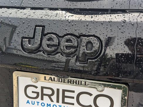 Used 2020 Jeep Grand Cherokee Altitude image 11