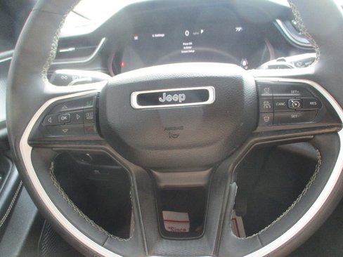 Used 2023 Jeep Grand Cherokee L Laredo image 10