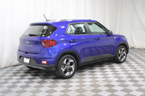 Used 2023 Hyundai Venue Limited image 29