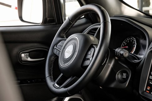 Used 2021 Jeep Renegade Latitude w/ Sun & Sound Group image 25