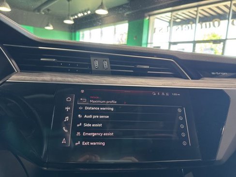 Used 2021 Audi e-tron Premium w/ Convenience Plus Package image 24