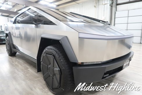 Used 2025 Tesla Cybertruck AWD Crew Cab image 24