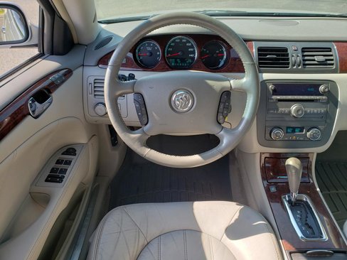 Used 2011 Buick Lucerne CXL image 16