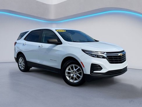 Used 2022 Chevrolet Equinox LS w/ LS Convenience Package image 2