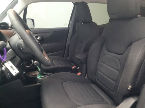 Used 2020 Jeep Renegade Latitude image 17