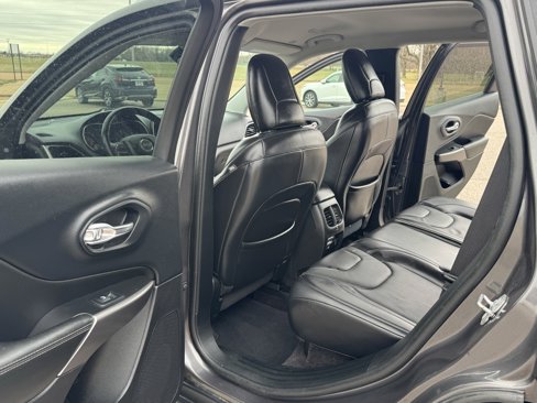 Used 2019 Jeep Cherokee Limited image 32