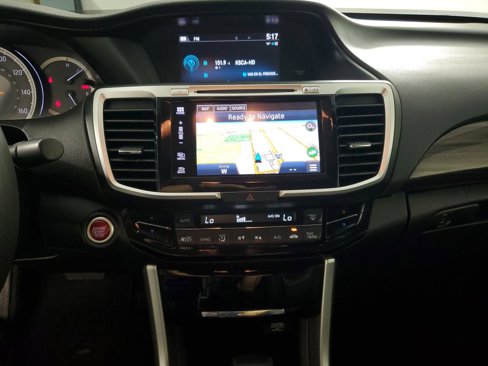 Used 2017 Honda Accord Touring image 16