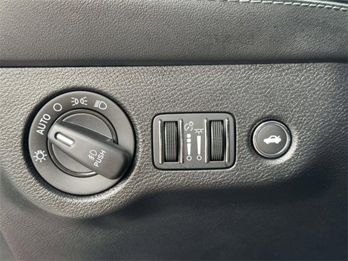 Used 2023 Dodge Challenger R/T w/ Plus Package image 8