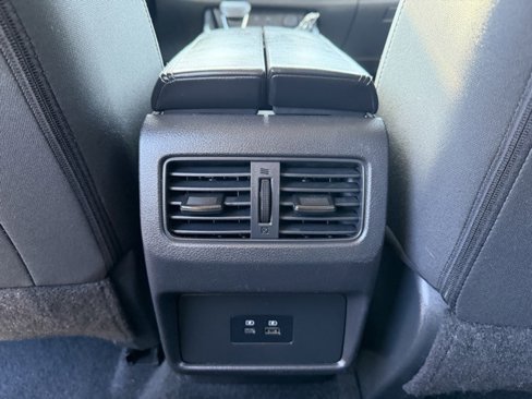 Used 2023 Nissan Rogue SV image 12
