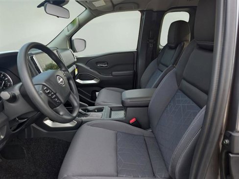 Used 2025 Nissan Frontier SV image 27