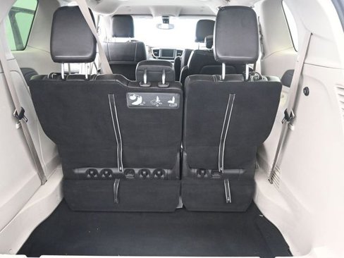 Used 2020 Chrysler Voyager Lxi image 24