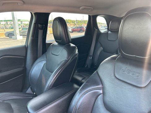 Used 2019 Jeep Cherokee Limited image 19