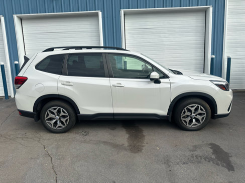 Used 2018 Subaru Forester 2.5i Premium w/ All-Weather Package image 4