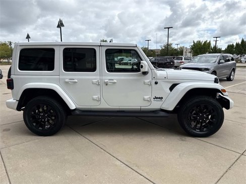 Used 2021 Jeep Wrangler Unlimited Sahara image 4