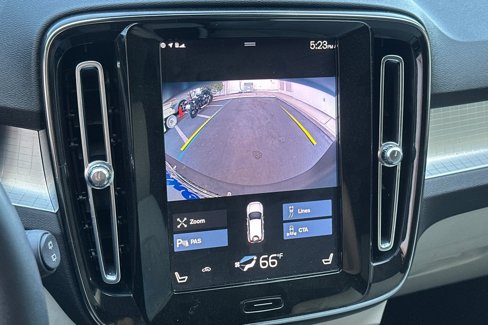 Certified 2022 Volvo XC40 T5 Momentum image 19