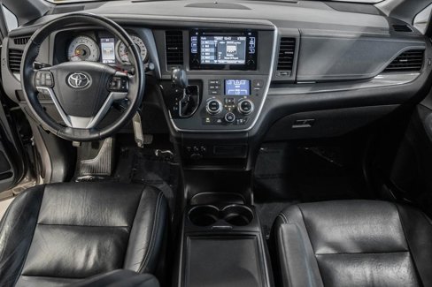 Used 2017 Toyota Sienna SE image 25