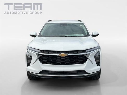 New 2026 Chevrolet Trax LT w/ Driver Confidence Package image 2