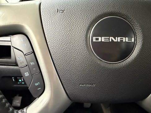 Used 2010 GMC Yukon Denali image 30