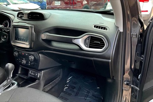 Used 2018 Jeep Renegade Latitude image 17