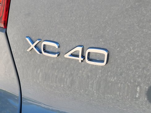 New 2025 Volvo XC40 B5 Core w/ Protection Package Premier image 11