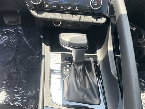 Certified 2025 Hyundai Elantra SEL image 21