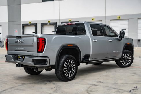 Used 2024 GMC Sierra 2500 Denali Ultimate image 12