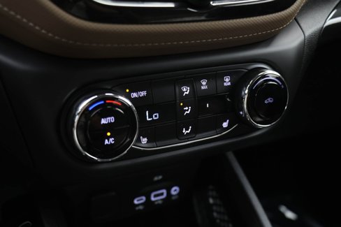 Used 2022 Chevrolet TrailBlazer ACTIV w/ Technology Package image 7