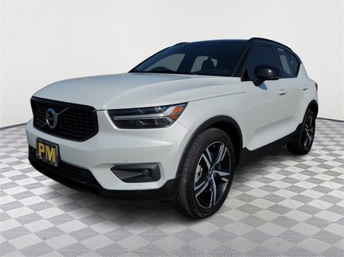 Used 2020 Volvo XC40 T5 R-Design image 3