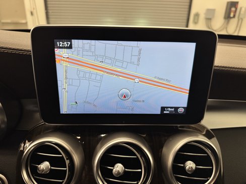 Used 2017 Mercedes-Benz GLC 300 4MATIC image 11