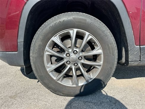 Used 2019 Jeep Cherokee Latitude Plus w/ Comfort/Convenience Group image 33